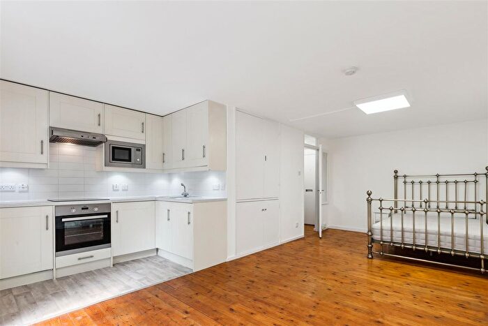 Studio To Rent In Heston House, Wellesley Road, W4