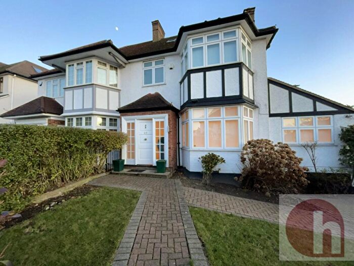 4 Bedroom Semi-Detached House To Rent In Gresham Gardens, Golders Green, NW11