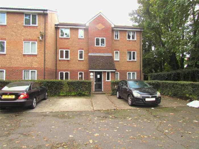 1 Bedroom Flat To Rent In Fenman Gardens, Ilford IG3