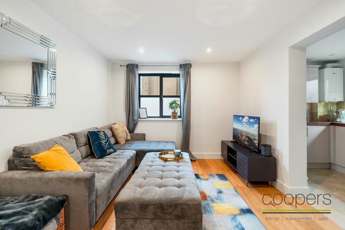 1 Bedroom Flat To Rent In Argyll Close, London, SW9