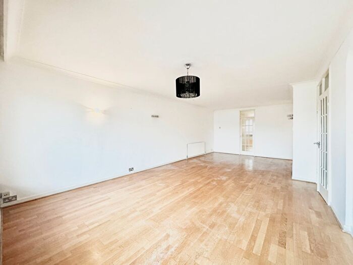3 Bedroom Flat To Rent In St. John's Avenue, London, SW15