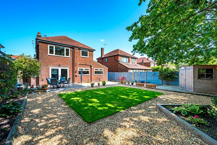3 Bedroom Detached House For Sale In Drayton Drive, Stockport, SK8