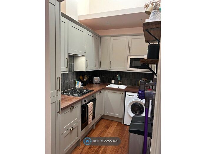 2 Bedroom Flat To Rent In Murchison Road, London, E10