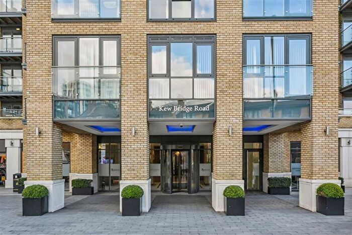 2 Bedroom Flat To Rent In Kew Bridge Road, Brentford, TW8