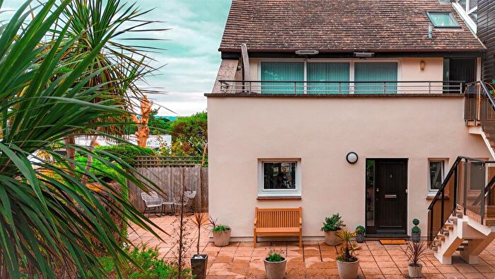 3 Bedroom Maisonette For Sale In Seacombe Road, Poole, BH13