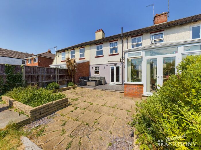 3 Bedroom Terraced House For Sale In Tring Road, Aylesbury, Buckinghamshire, HP20
