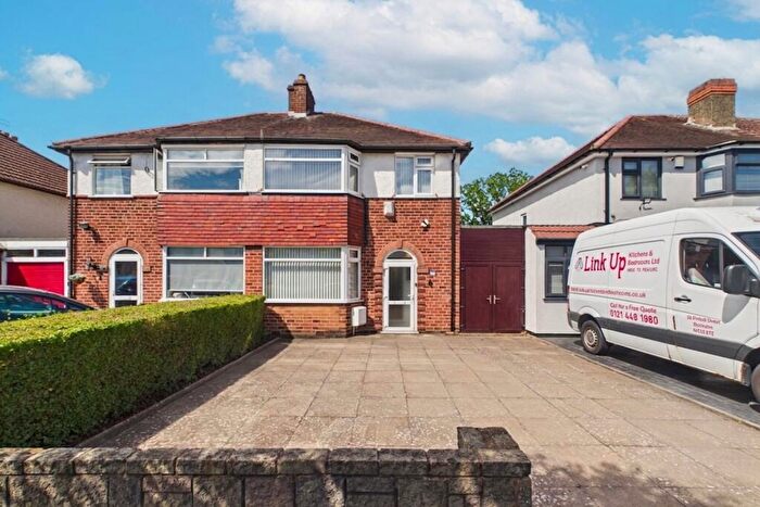 3 Bedroom Semi Detached House For Sale In Brooklands Road, Birmingham, B28