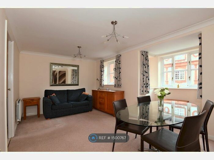 2 Bedroom Flat To Rent In Bennett Crescent, Oxford, OX4