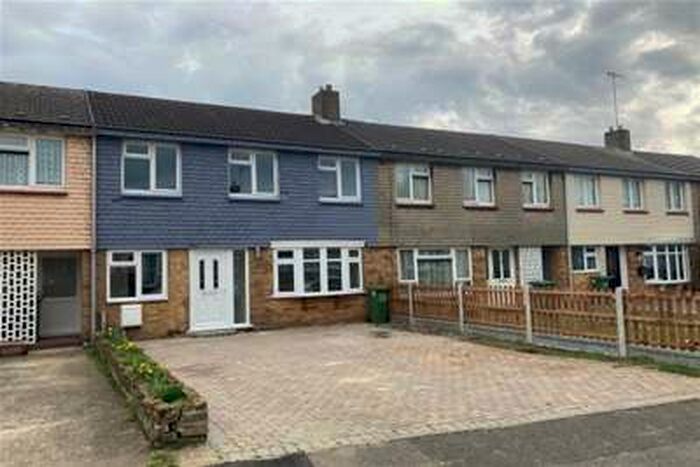 3 Bedroom House To Rent In Kingswood, Basildon, SS16