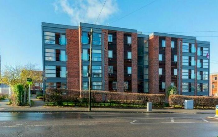 2 Bedroom Flat To Rent In Binding Close, Nottingham, NG5