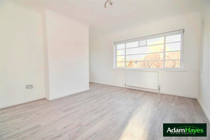 2 Bedroom Maisonette To Rent In Denison Close, East Finchley, N2