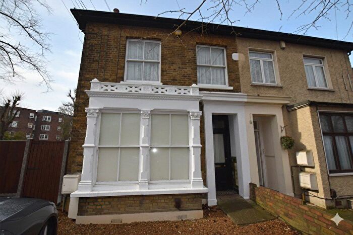 3 Bedroom Semi Detached House To Rent In Eastern Road, Romford, RM1