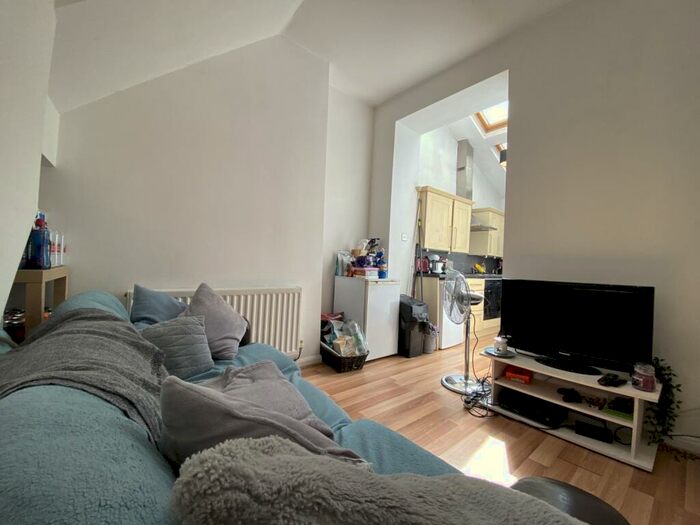 2 Bedroom Flat To Rent In Claude Road, Roath, CF24