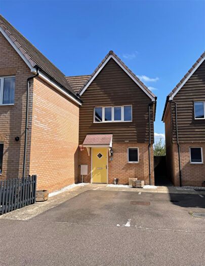 2 Bedroom Semi-Detached House For Sale In Fieldfare, Leighton Buzzard, LU7