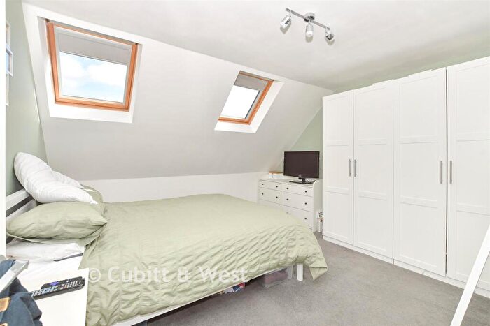 3 Bedroom End Of Terrace House For Sale In Huxley Drive, Oxted, Surrey, RH8