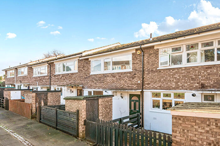 3 Bedroom Terraced House For Sale In Round Hill, London, SE26