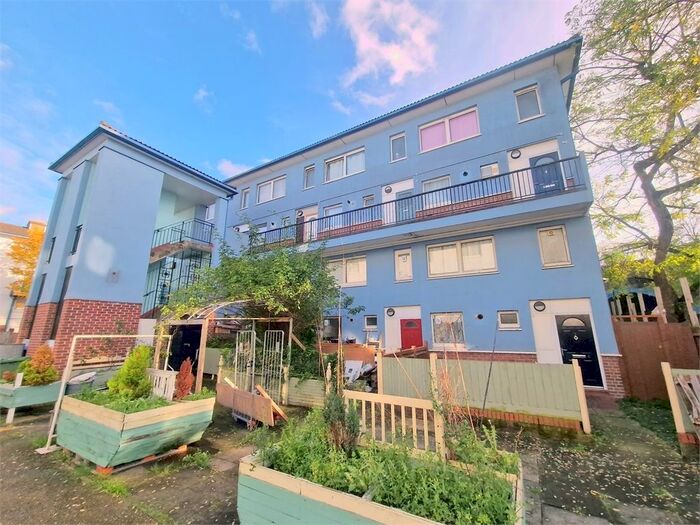 3 Bedroom Flat To Rent In Edward Place, Deptford, London, SE8