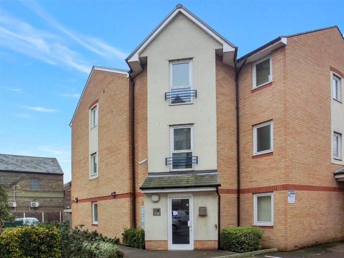 1 Bedroom Apartment To Rent In Fairfield Square, Stuart Road, Gravesend, Kent, DA11