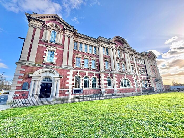 2 Bedroom Flat To Rent In Platform Road, Admiralty House, SO14