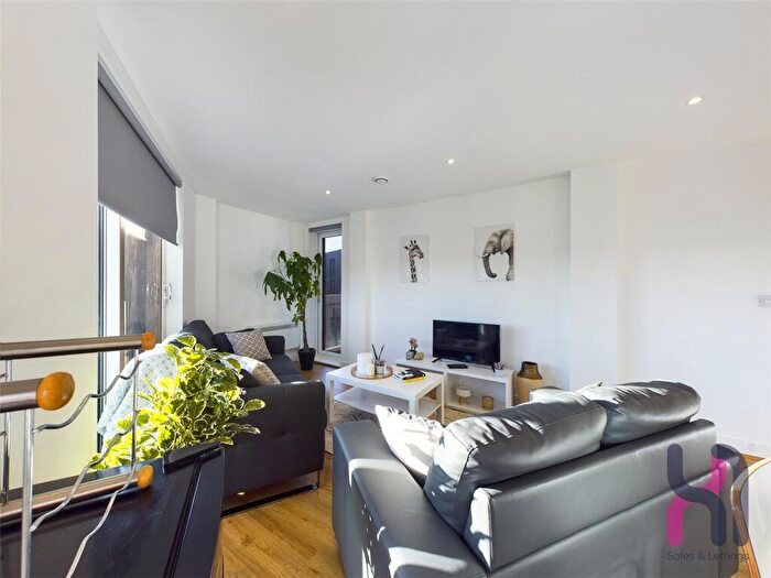 3 Bedroom Flat To Rent In The Plaza, Advent Way, Ancoats, Manchester, M4