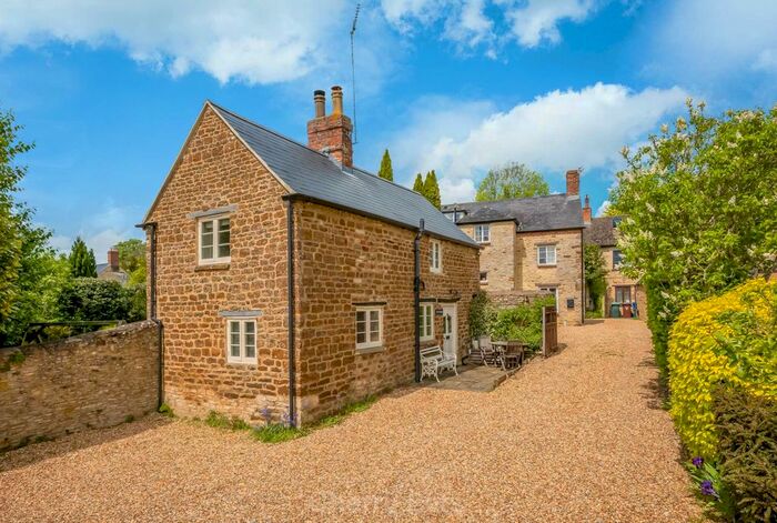 2 Bedroom Detached House To Rent In North Side, Steeple Aston, OX25