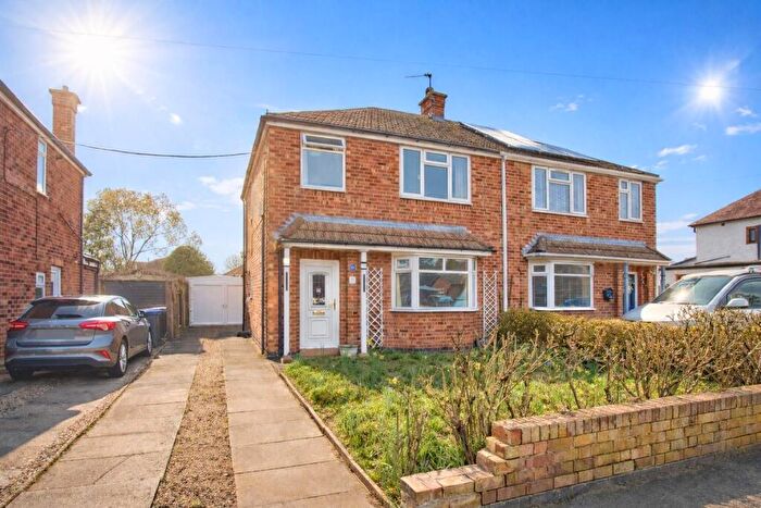 3 Bedroom Semi Detached House For Sale In Brockhurst Avenue, Burbage, Hinckley, LE10