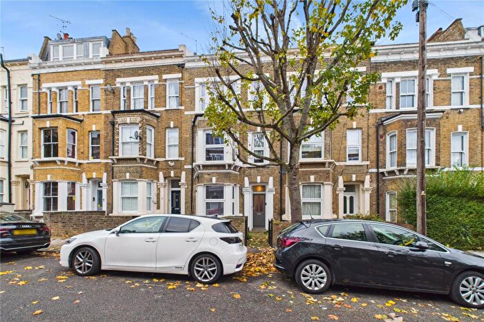 1 Bedroom Apartment For Sale In Rush Hill, London, SW11