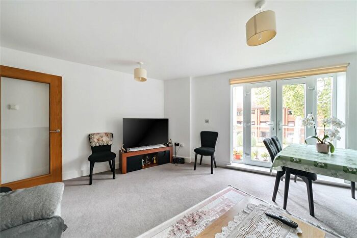 2 Bedroom Flat For Sale In Oakwood Avenue, Beckenham, BR3