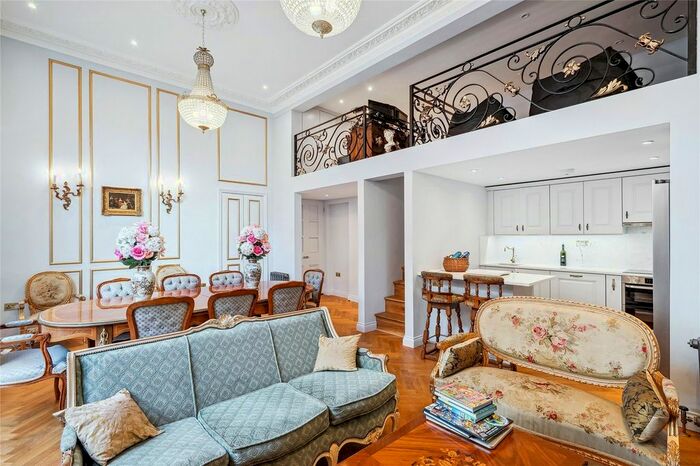 3 Bedroom Flat To Rent In West Cromwell Road, Earls Court, London, SW5