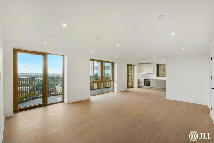 3 Bedroom Flat To Rent In Capital Interchange Way, Brentford, TW8