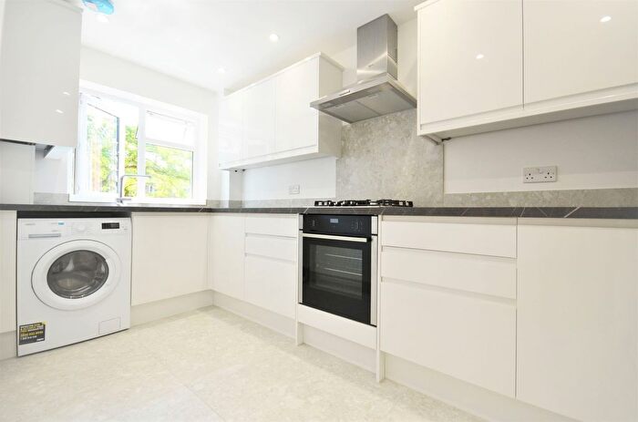 2 Bedroom Flat To Rent In Hamilton Road, London, W5