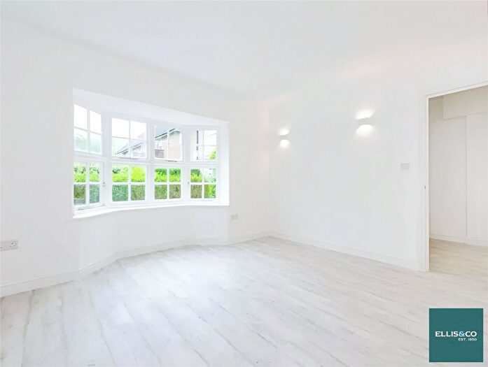 1 Bedroom Maisonette To Rent In Midholm Close, Hampstead Garden Suburb, NW11