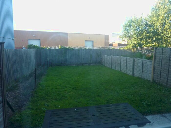 3 Bedroom Semi-Detached House To Rent In Denbeigh Place, Reading, RG1