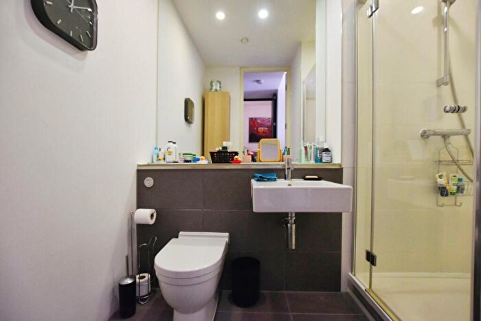1 Bedroom Apartment For Sale In Lake Shore Drive, Bristol, BS13
