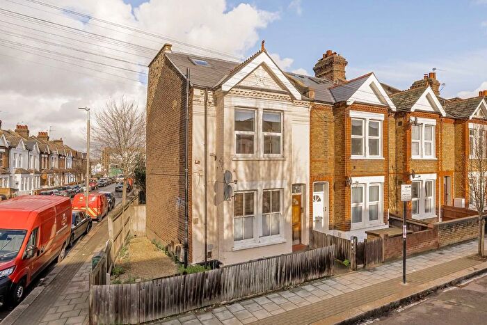 1 Bedroom Flat For Sale In Lydden Grove, Earlsfield, SW18