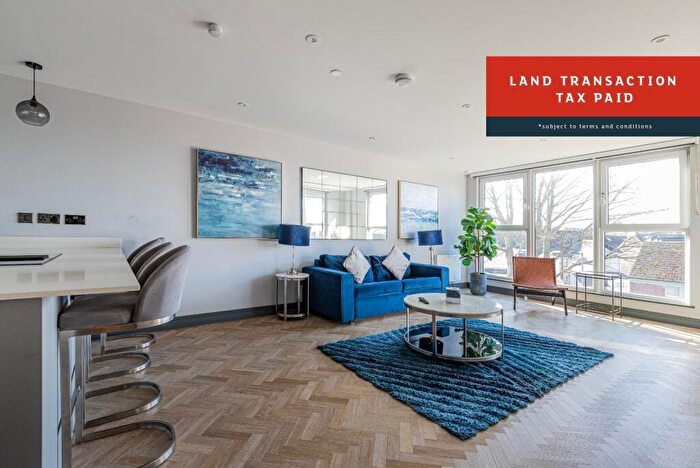 2 Bedroom Apartment For Sale In The Moorwell, Windsor Road, Penarth, CF64