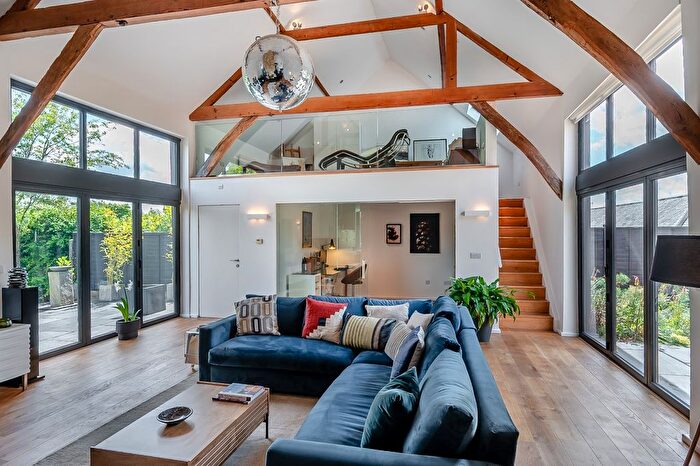 4 Bedroom Detached House For Sale In Isle Of Wight Lane, Kensworth, Bedfordshire, LU6