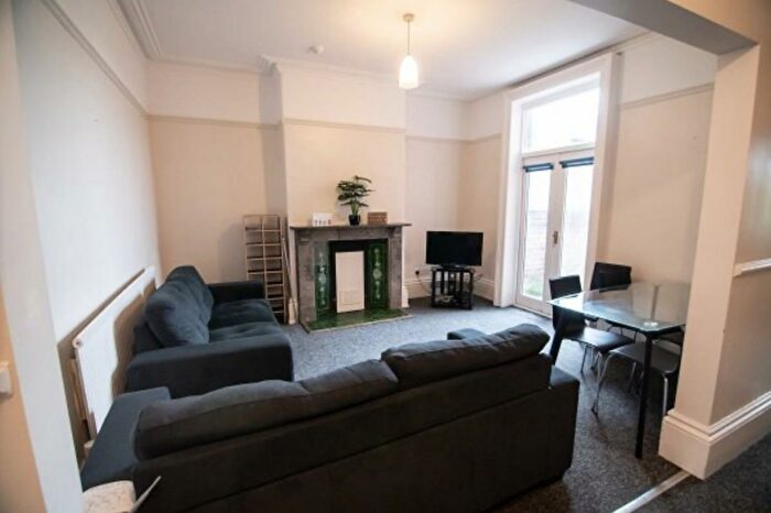 6 Bedroom Terraced House To Rent In Hoole Road, Sheffield, S10