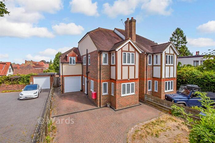 4 Bedroom Semi-Detached House For Sale In Cranborne Avenue, Maidstone, Kent, ME15