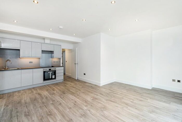 3 Bedroom Flat To Rent In High Street Reigate, RH2