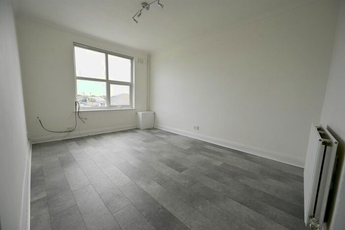 2 Bedroom Flat To Rent In The Parade, Pagham, Bognor Regis, PO21