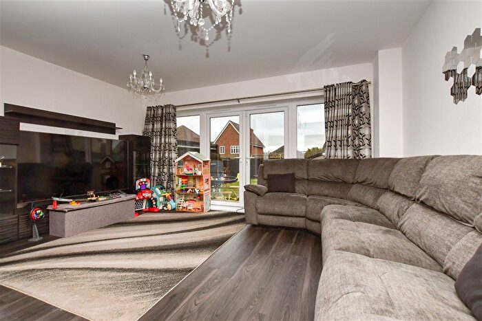 3 Bedroom Terraced House For Sale In Dover Road, Tadworth, Surrey, KT20