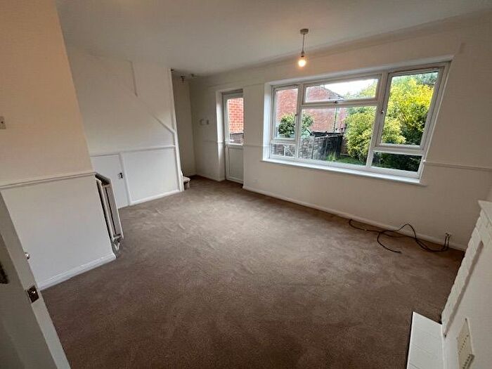 2 Bedroom Semi-Detached House To Rent In Itchen Avenue, Bishopstoke, SO50