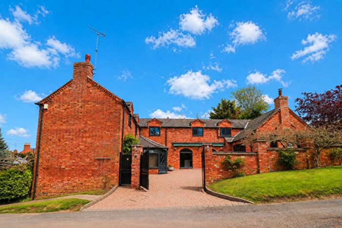 4 Bedroom Detached House For Sale In Queen Street, Weedon, Northampton, NN7