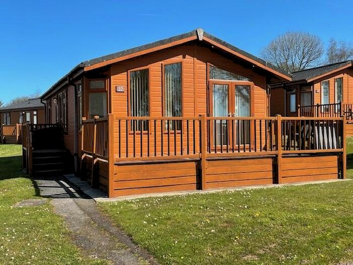 2 Bedroom Lodge For Sale In Doublebois Park, Doublebois, PL14