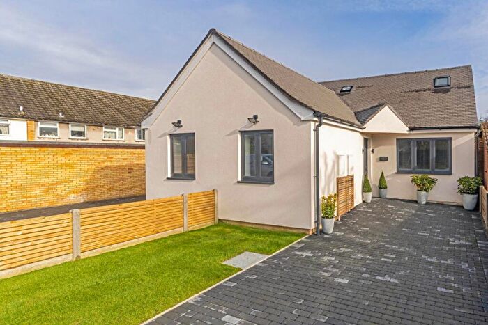 3 Bedroom Bungalow To Rent In Hazel Way, Fetcham, KT22