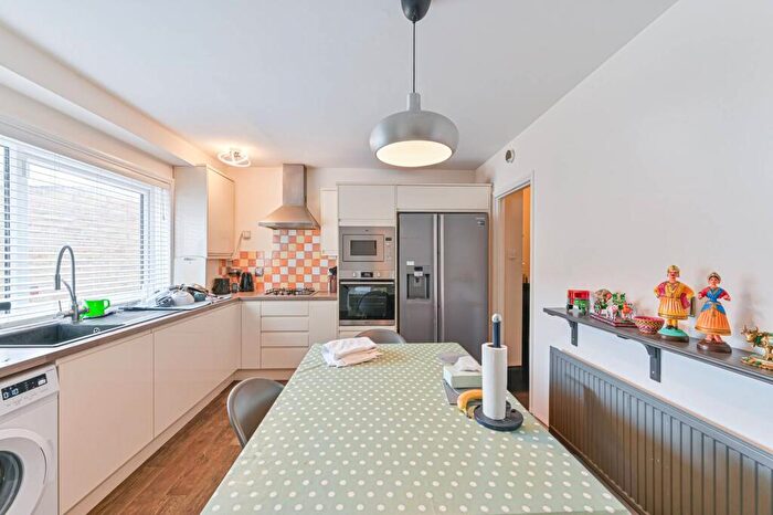 3 Bedroom House To Rent In Lapse Wood Walk, Forest Hill, London, SE23