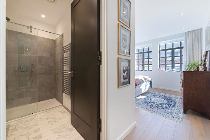 2 Bedroom Flat For Sale In Highgate Road, London, NW5