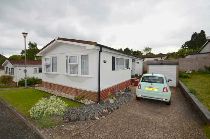 2 Bedroom Park Home For Sale In Ashurst Drive, Tadworth, Surrey, KT20