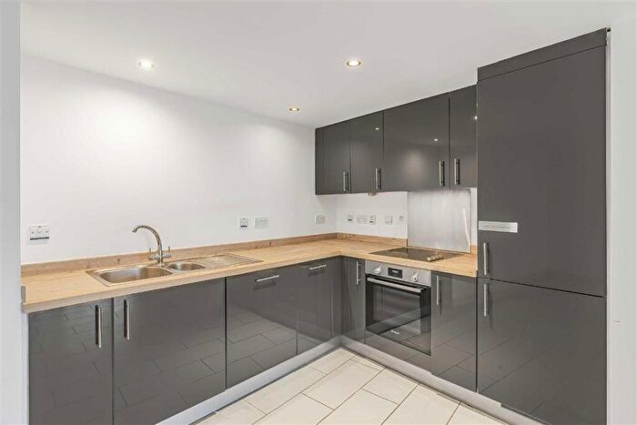 1 Bedroom Flat To Rent In Lombard Road, Battersea, SW11